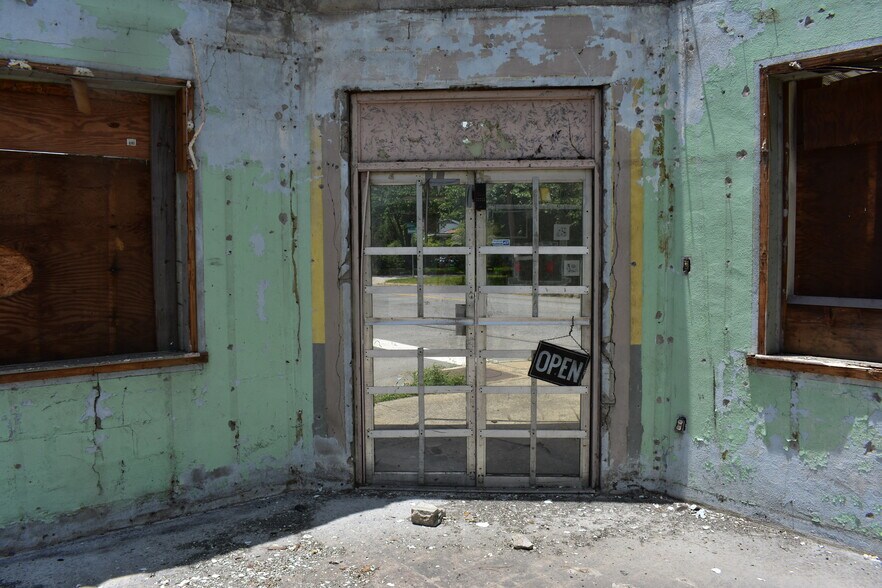 More Photos Of 808-812 Pennsylvania Ave, Savannah Storefront For Lease