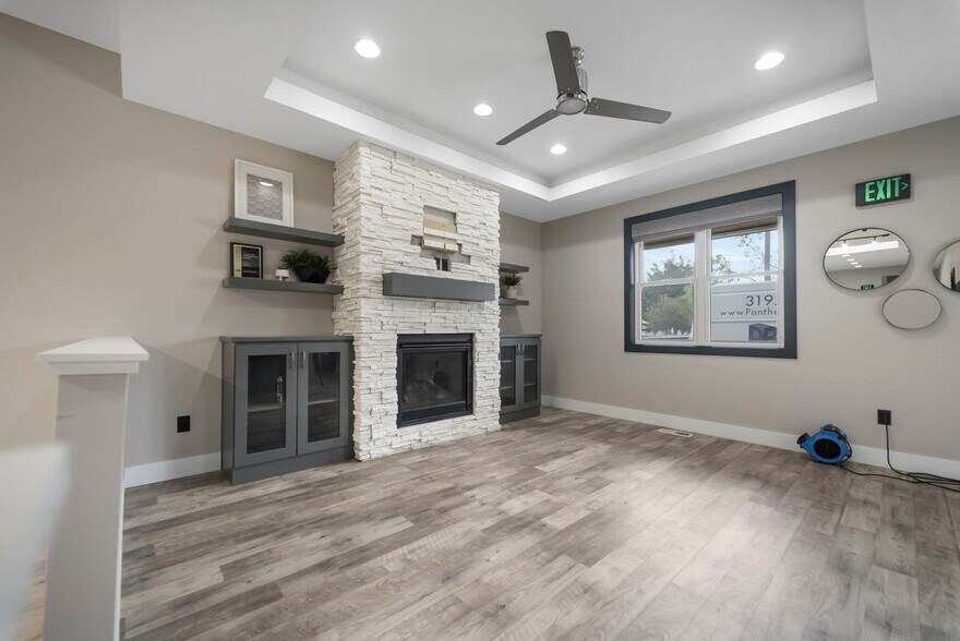 More Photos Of 616 Clay St, Cedar Falls Office For Sale