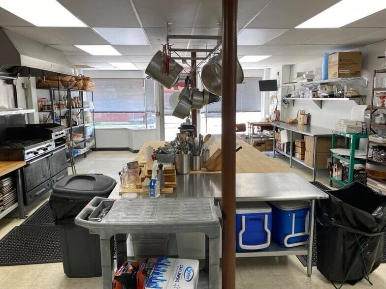 More Photos Of 34 North Ave, Garwood Freestanding For Lease