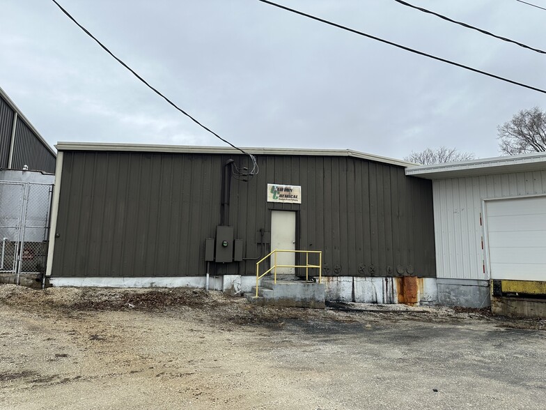 More Photos Of 160 S Locust St, Chebanse Distribution For Sale