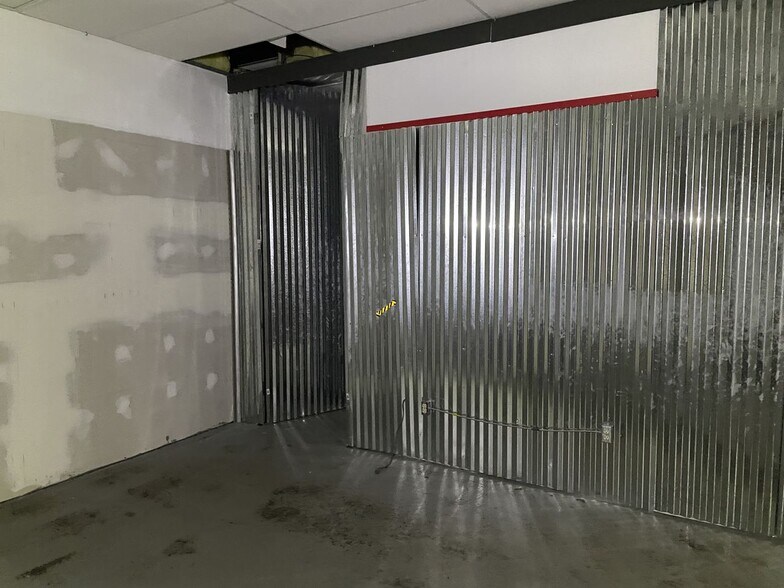 More Photos Of 4345-4781 Bay Rd, Saginaw Freestanding For Lease