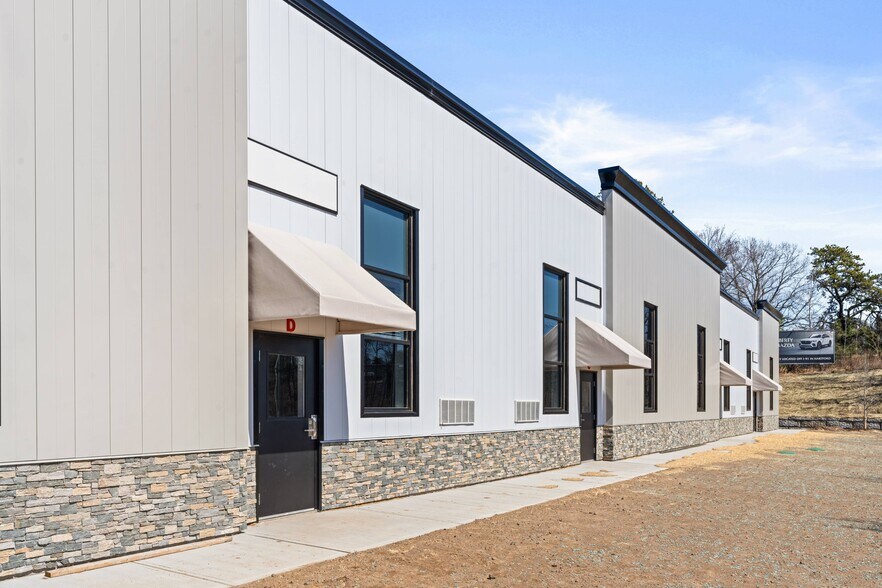 More Photos Of 170 Scott Swamp rd, Farmington Unknown For Lease