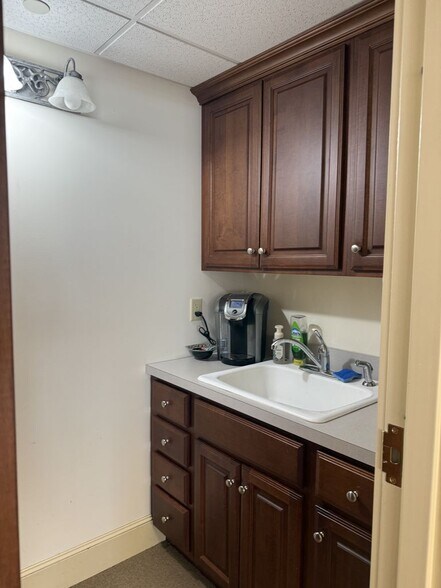 More Photos Of 155 Lafayette Rd, North Hampton Medical For Lease