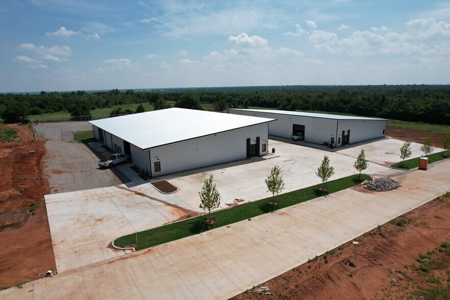 More Photos Of 1577 Freedom Market Pl, Edmond Warehouse For Lease