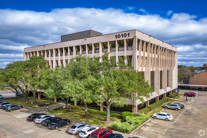 Primary Photo Of 10101 Fondren Rd, Houston Unknown For Lease