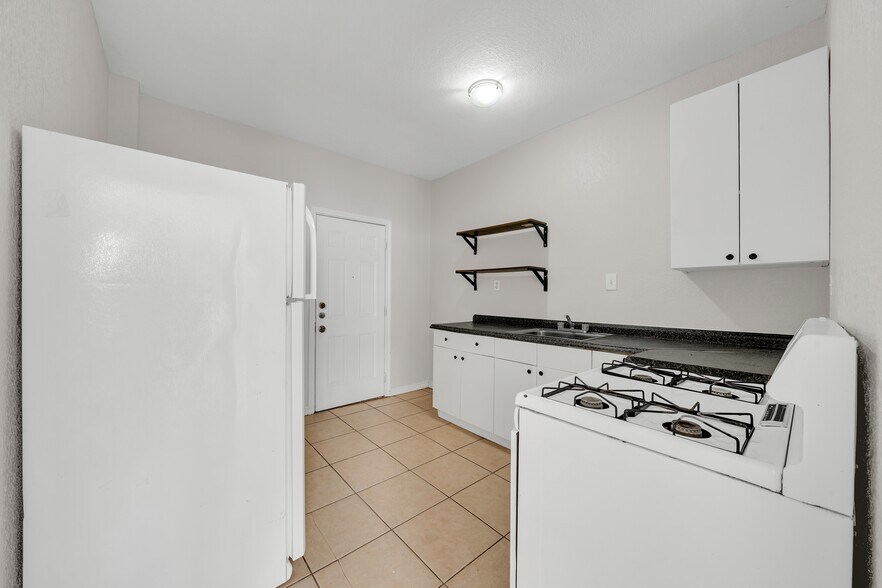 More Photos Of 1409 W Woodlawn Ave, San Antonio Apartments For Sale