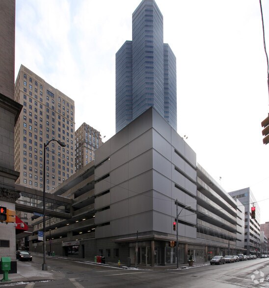 Primary Photo Of 400-416 Smithfield St, Pittsburgh Parking Garage For Lease