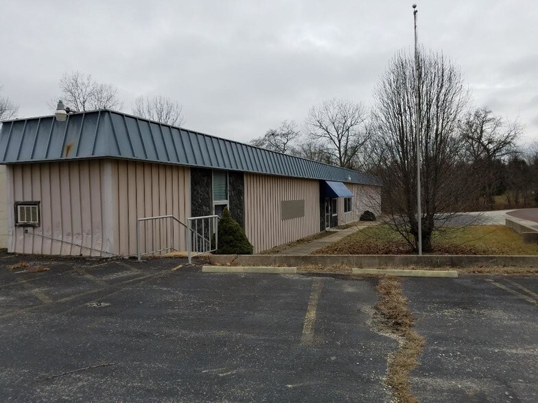 Primary Photo Of 726 E Gracia Ave, Marceline Warehouse For Lease