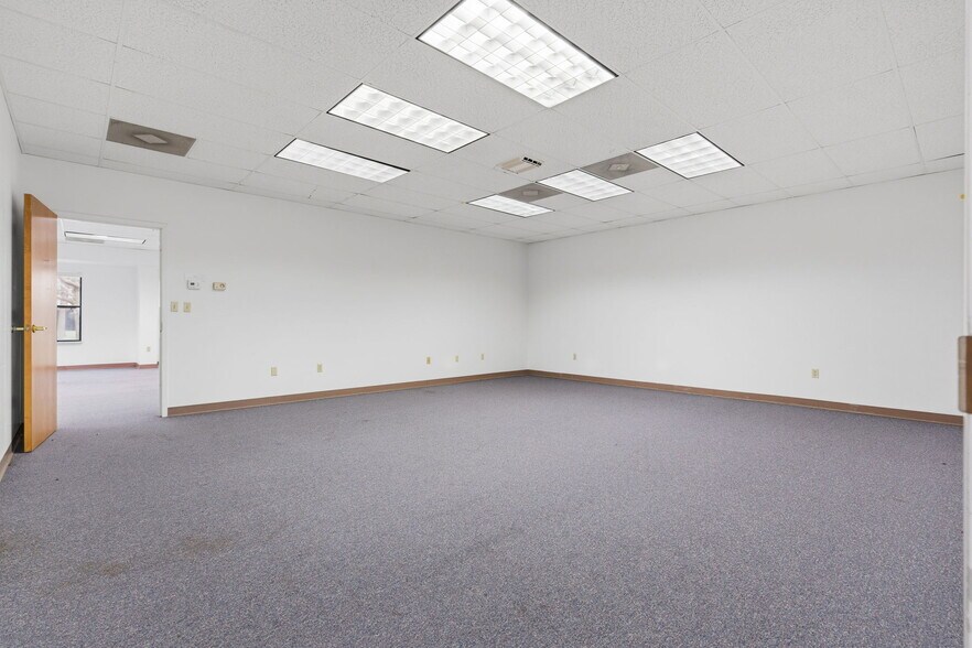 More Photos Of 718 N Martin St, East Prairie Office For Sale