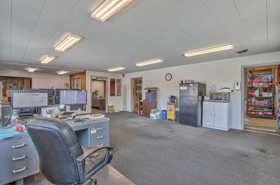 More Photos Of 50 Chamberlain St, Salinas Warehouse For Sale