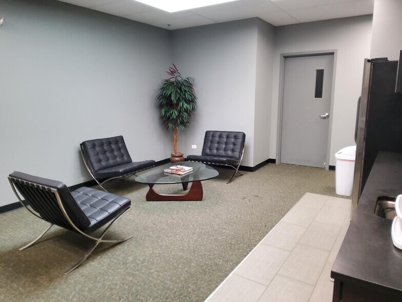 More Photos Of 1950 N Washington St, Naperville Self Storage For Lease