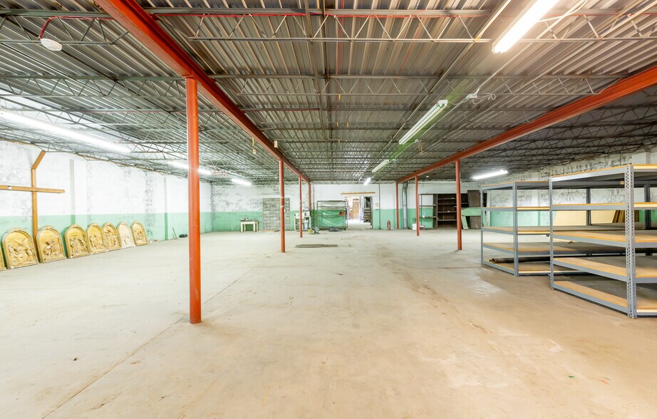 More Photos Of 927 E Madison St, Louisville Warehouse For Sale