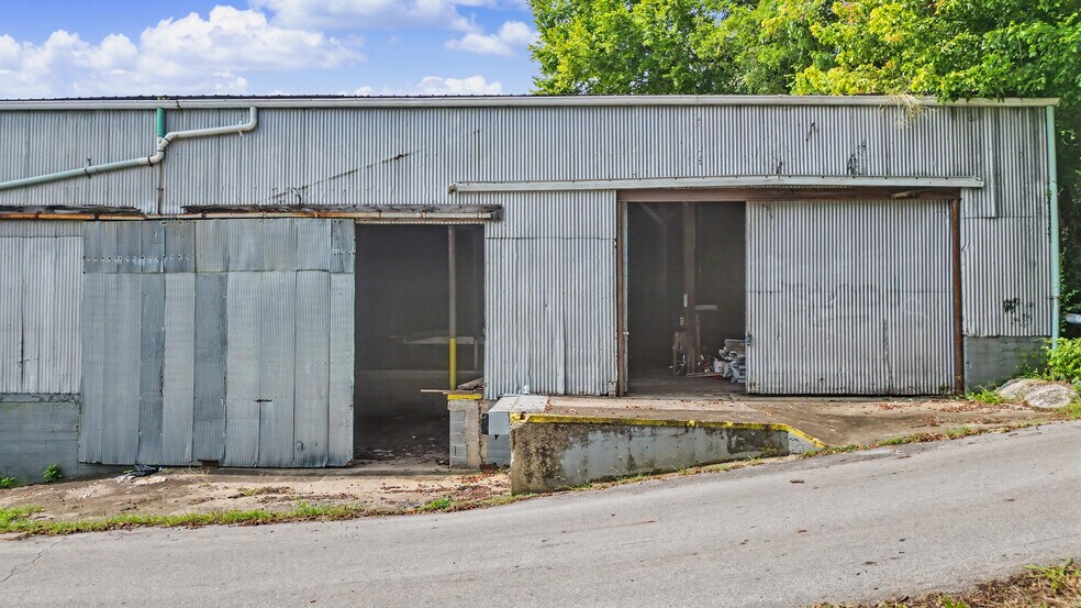 More Photos Of 237 Loretta St, Greeneville Industrial For Sale
