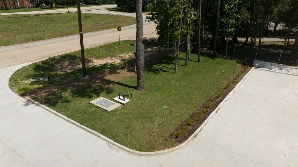 More Photos Of 3513 N Loop 336 W, Conroe Flex For Sale