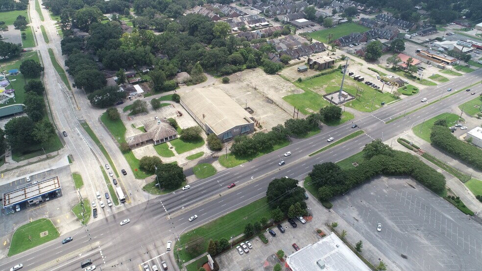 More Photos Of 7330 Florida Blvd, Baton Rouge Freestanding For Sale