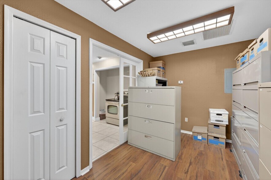 More Photos Of 7 W Main St, Apopka Office For Sale
