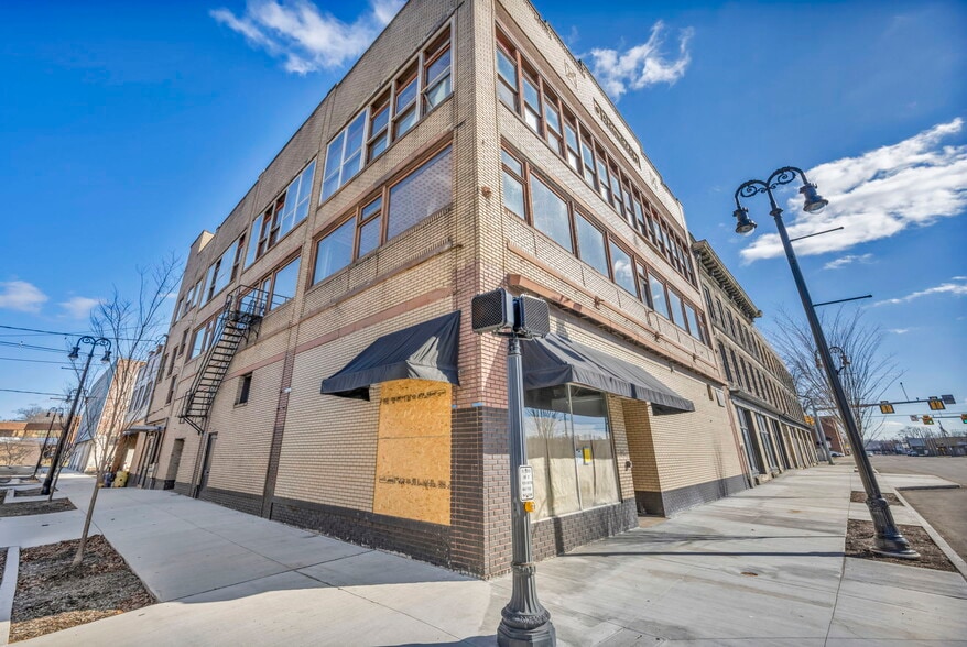 More Photos Of 112-130 Erie St S, Massillon Office For Sale