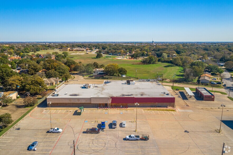 More Photos Of 4202 Pioneer Rd, Balch Springs Supermarket For Lease