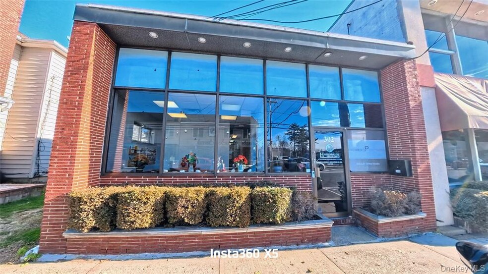 Primary Photo Of 302 Willis Ave, Mineola Freestanding For Lease