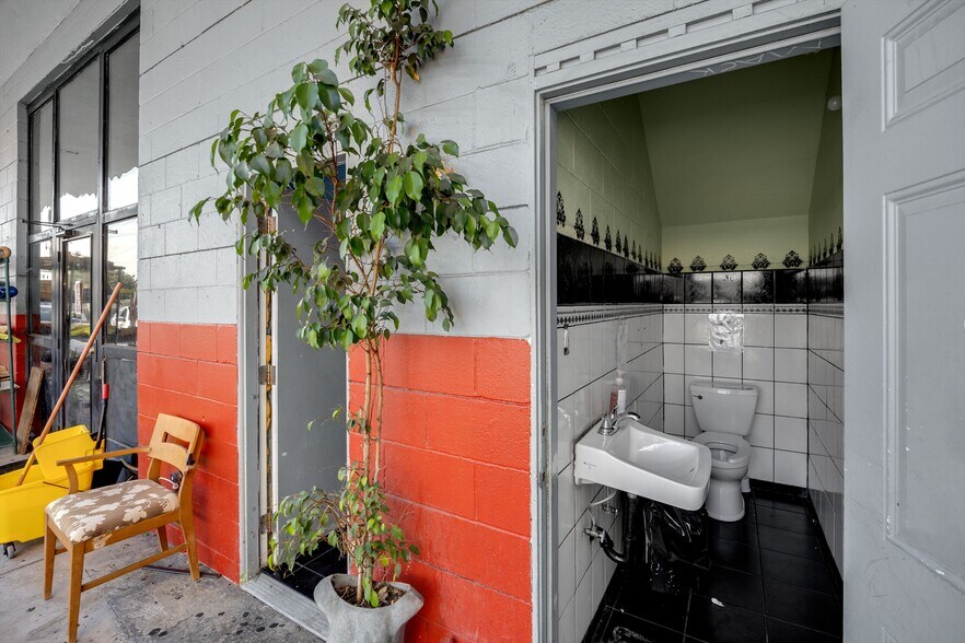 More Photos Of 9201 California Ave, South Gate Auto Repair For Sale