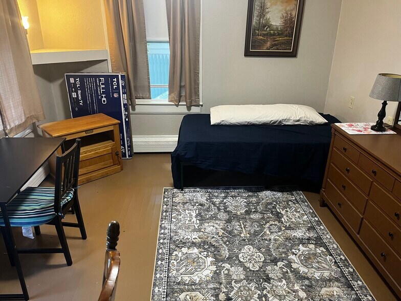 More Photos Of 46 Main St, Bridgewater Hotel For Sale