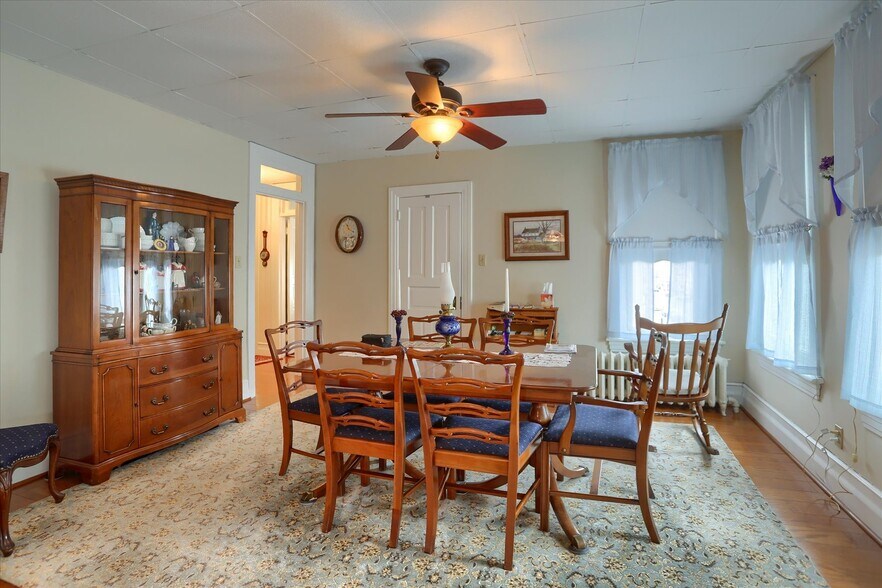 More Photos Of 3 S Market St, Shamokin Flex For Sale