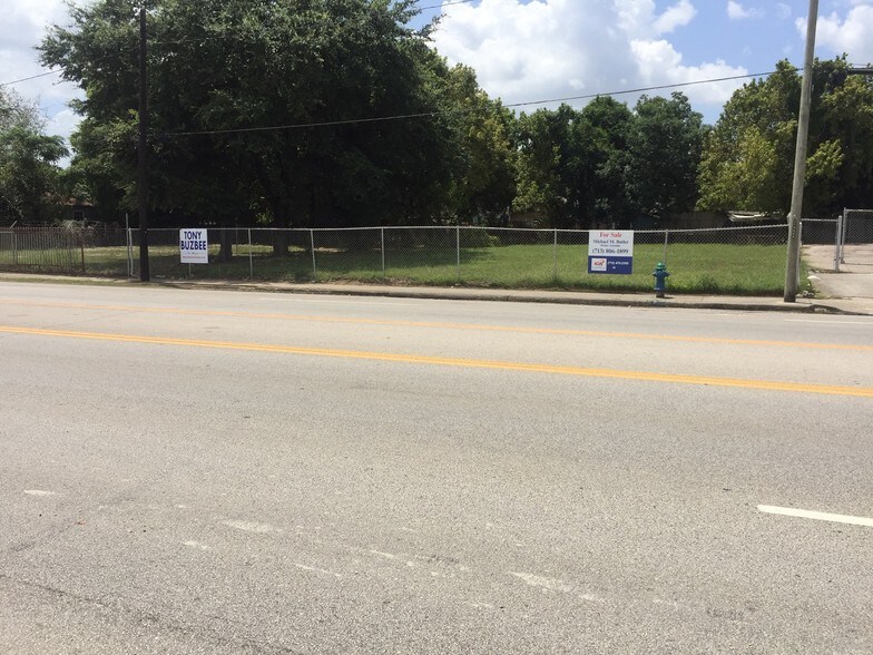 More Photos Of 7620 Navigation Blvd, Houston Medical For Lease