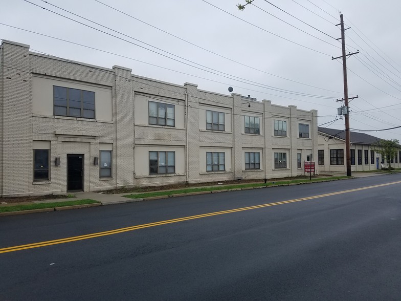 Primary Photo Of 544-600 Lincoln Blvd, Middlesex Warehouse For Lease