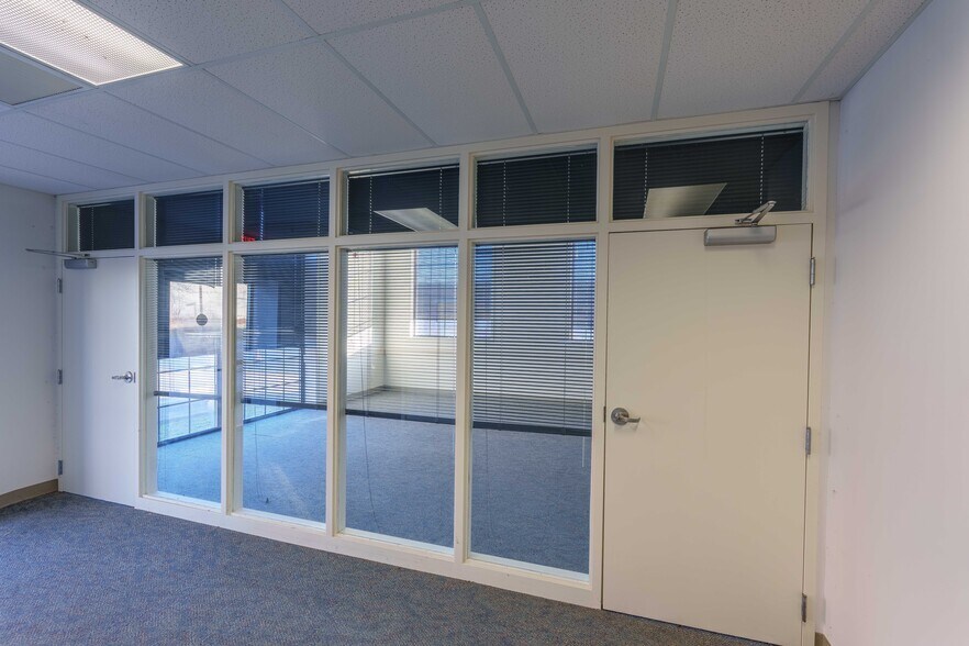 More Photos Of 415 Franklin D Roosevelt Dr, Muscle Shoals Office For Lease