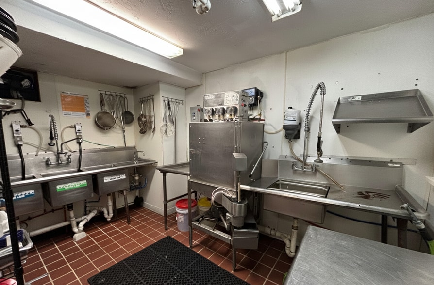 More Photos Of 1705 W Shore Rd, Warwick Restaurant For Lease