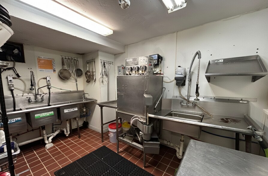 More Photos Of 1705 W Shore Rd, Warwick Restaurant For Lease