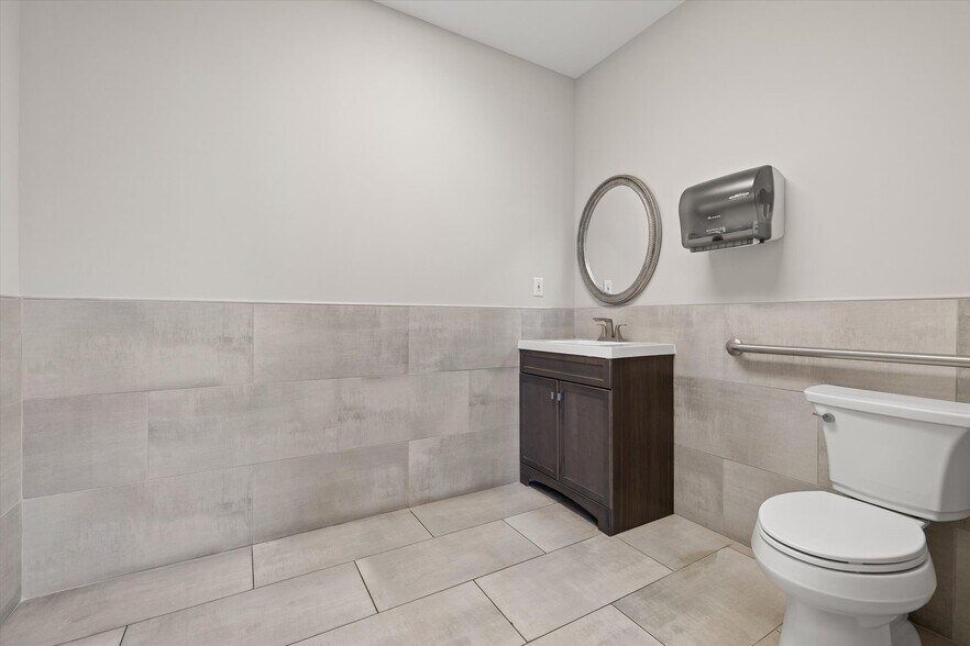 More Photos Of 7446 Shallowford Rd, Chattanooga Medical For Lease