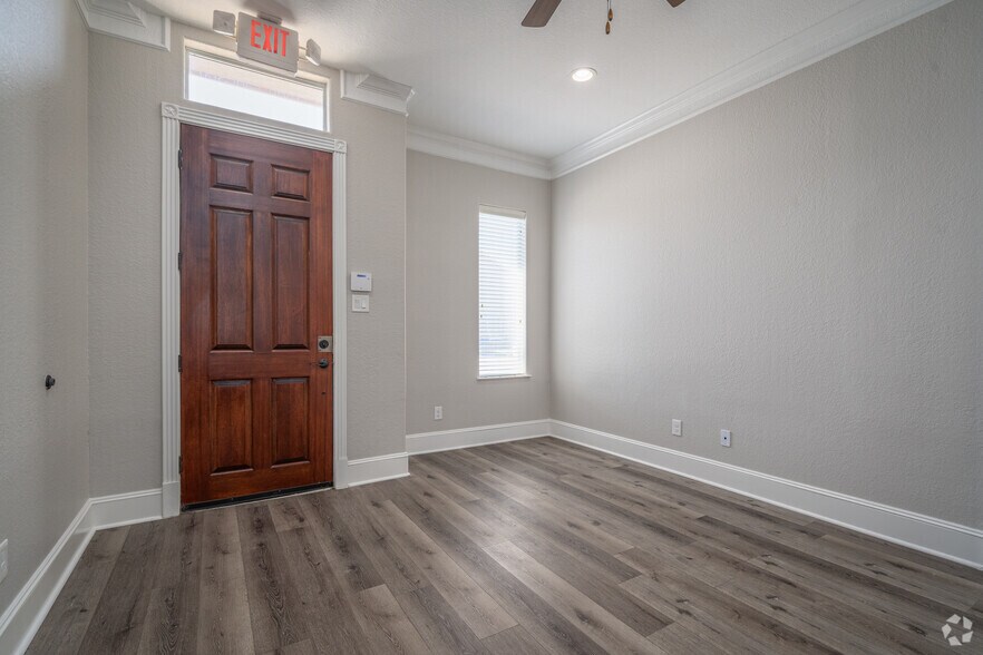 More Photos Of 11601 Spring Cypress Rd, Tomball Office For Sale