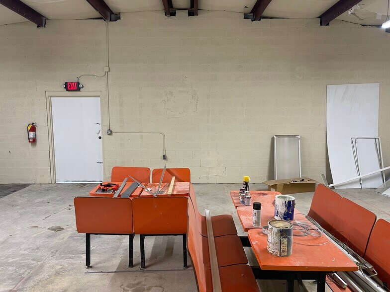 More Photos Of 1714 Manchester Expy, Columbus Storefront Retail Office For Lease