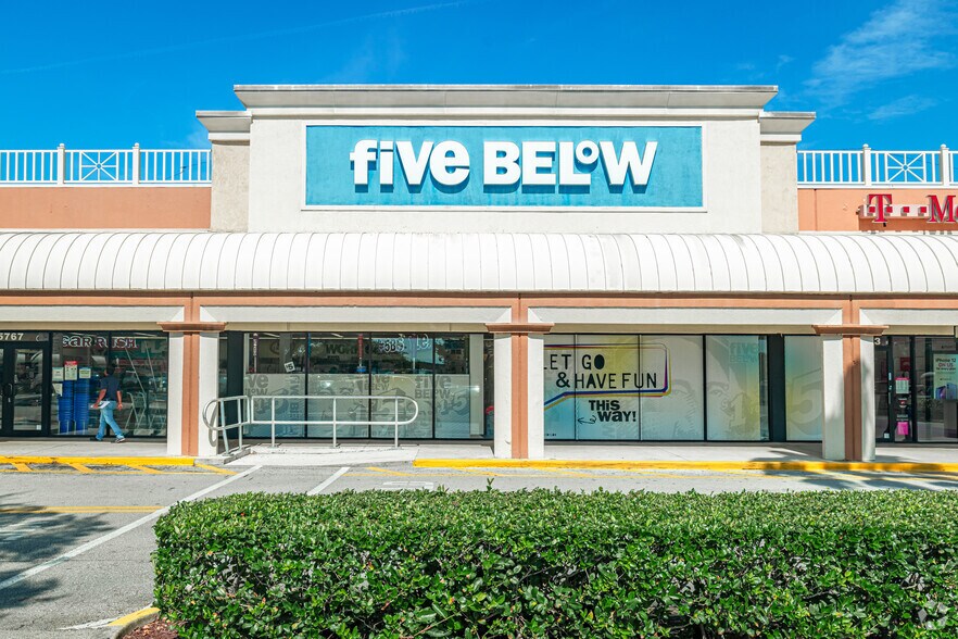 More Photos Of 5701-5881 N University Dr, Tamarac Unknown For Lease