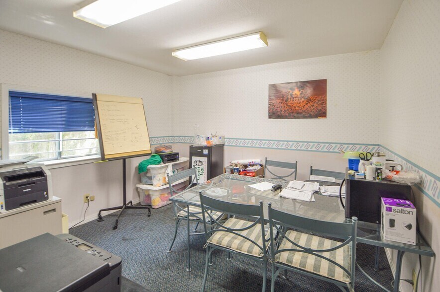 More Photos Of 415 Wilkins Wise Rd, Columbus Showroom For Sale