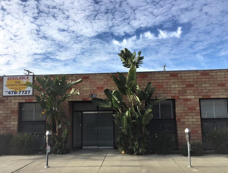 More Photos Of 1658 10th St, Santa Monica Flex For Lease