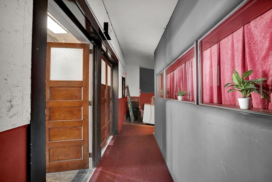 More Photos Of 111 S Walnut St, Edinburgh Theater Concert Hall For Sale