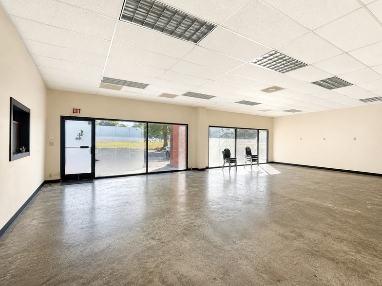 More Photos Of 4500 Indiana Ave, Winston-Salem Flex For Lease