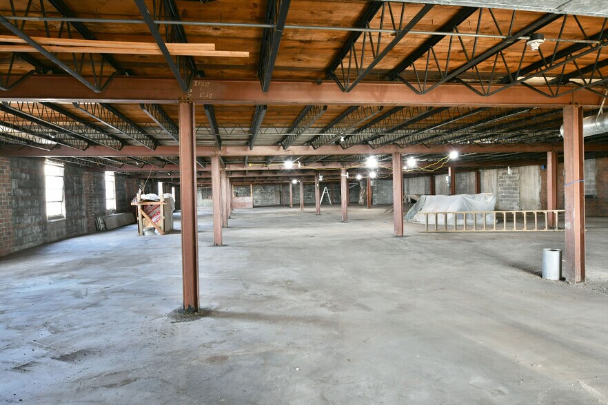 More Photos Of 944 W Rayen Ave, Youngstown Industrial For Sale
