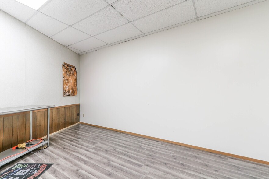 More Photos Of 1301-1305 S Central Ave, Marshfield Convenience Store For Sale