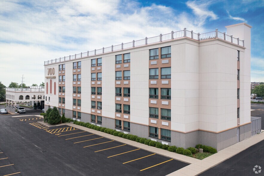 700 Sheridan Rd, Highwood, IL 60040 Congregate Senior Housing For