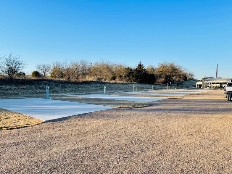 More Photos Of 5860 N FM 51, Weatherford Trailer Camper Park For Sale