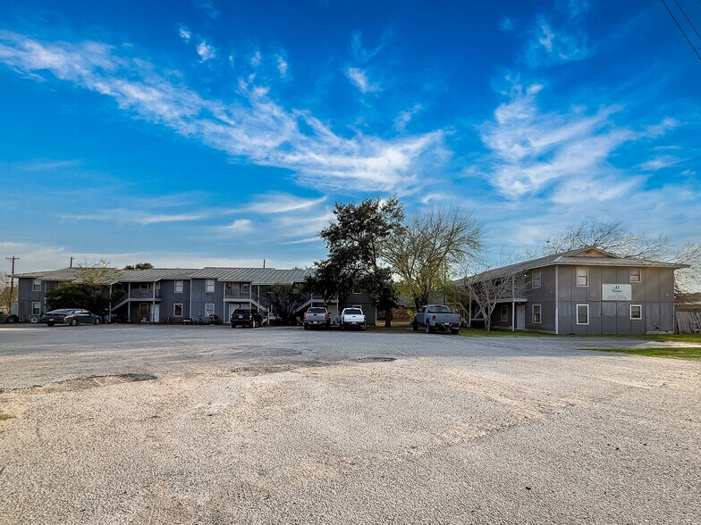 More Photos Of 1870 King David Dr, Three Rivers Apartments For Sale