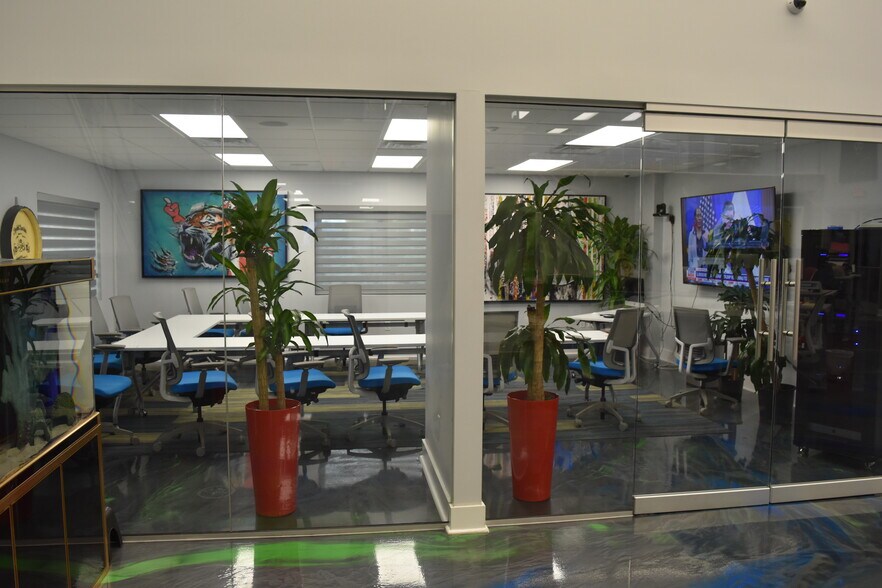 More Photos Of 6015 N US Highway 301, Tampa Warehouse For Lease