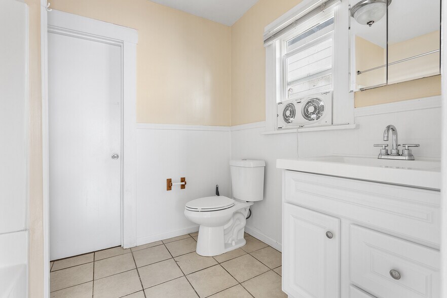 More Photos Of 3031 Chestnut St, Oakland Multifamily For Sale