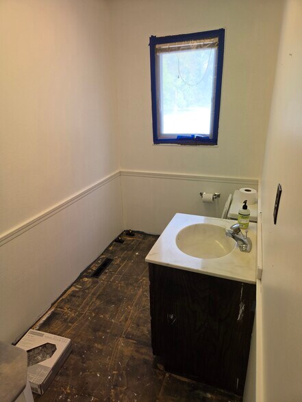 More Photos Of 536 Oak St, Ferrysburg Industrial For Sale