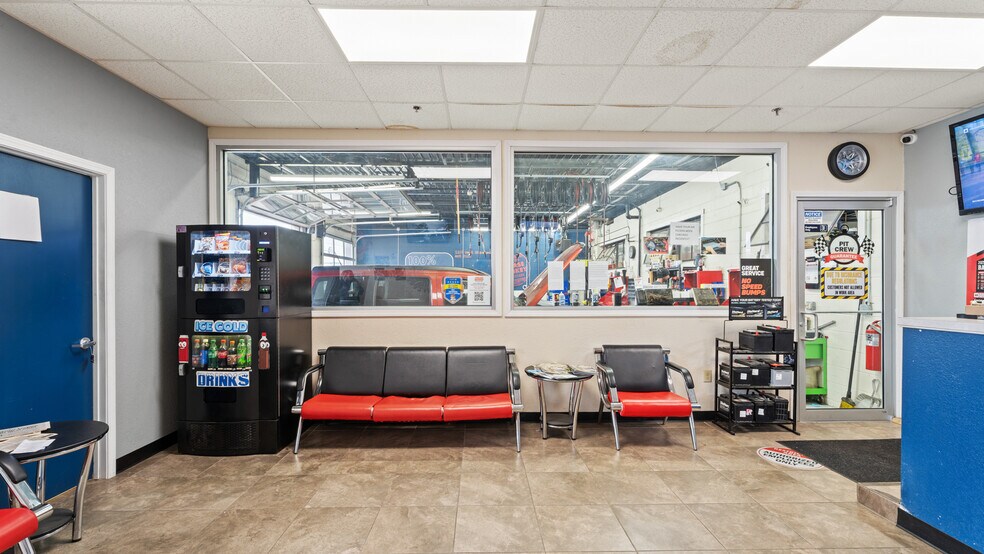 More Photos Of 1107-1111 W Shawnee St, Muskogee Auto Repair For Sale