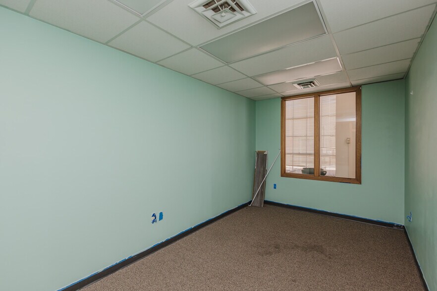 More Photos Of 724 N Main St, Newton Storefront For Sale