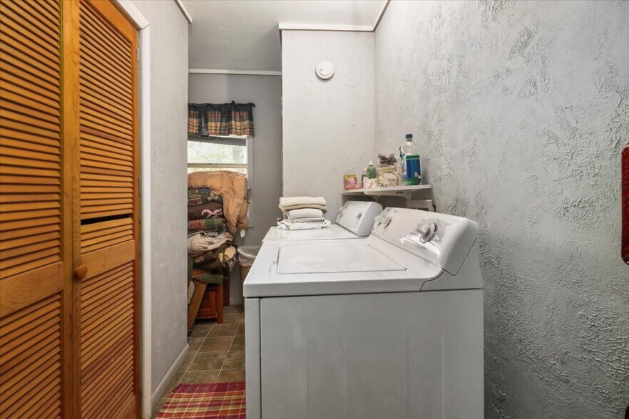 More Photos Of 1300 County Road 113 rd, Alton Specialty For Sale